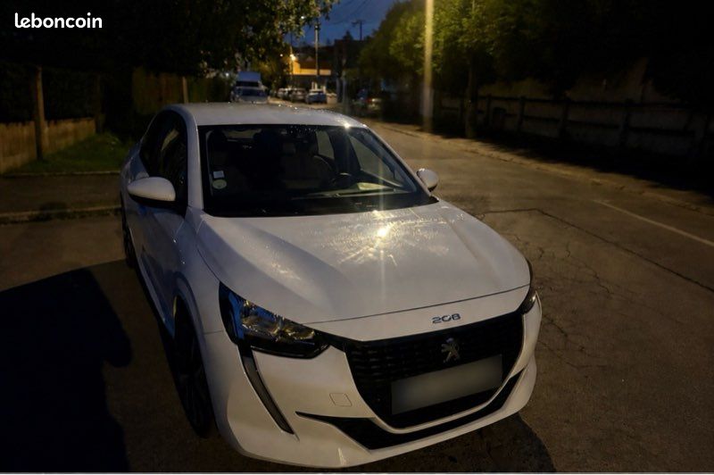 Peugeot 208, 1,5 l Blue HDI 100cv (image 1)