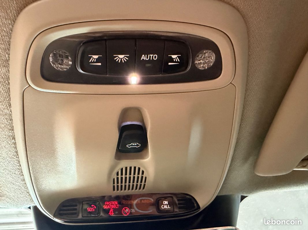 Volvo XC40 T5 Twin engine 261Ch Inscription - TVA RECUPERABLE / 1ERE MAIN / TOIT OUVRANT PANORAMIQUE / COFFRE ELECTRIQUE / CAMERA DE RECUL (image 24)
