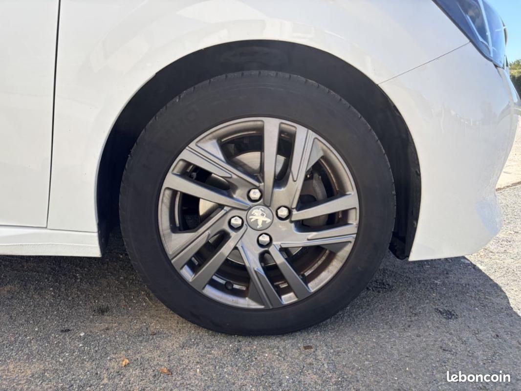Peugeot 208 1.5 BlueHDi 100ch Style (image 18)