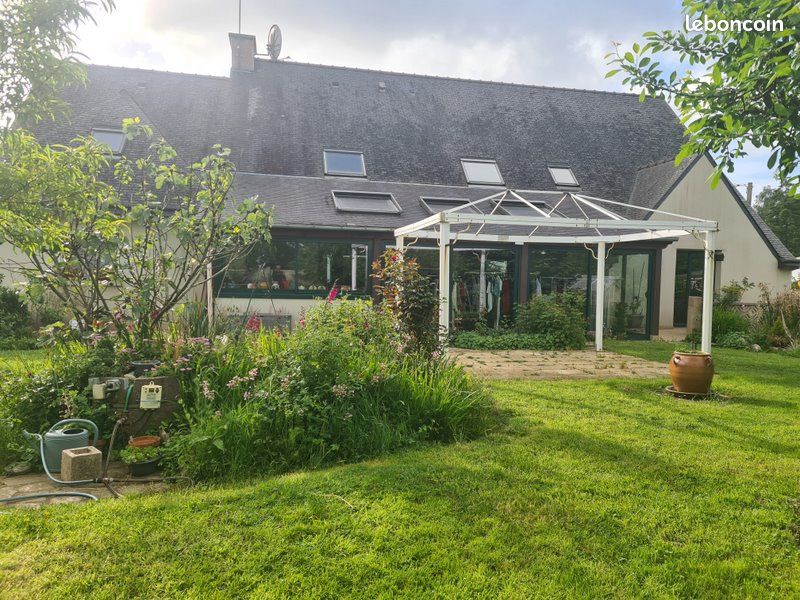 Maison 10 pièces 330 m² · à Châtelaudren-Plouagat · 330 m² · 384 800 €