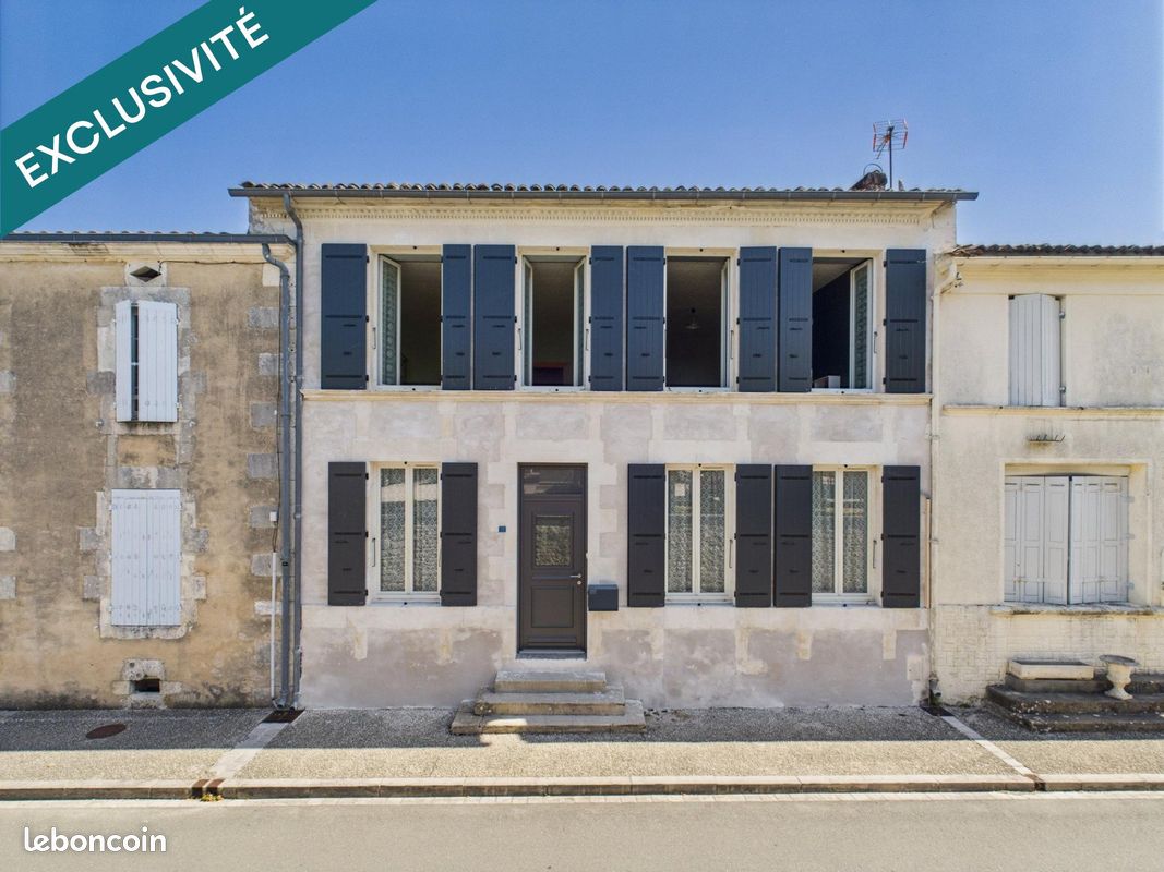 Maison 5 pièces 160 m² · à Saint-Romain-de-Benet · 160 m² · 160 000 €