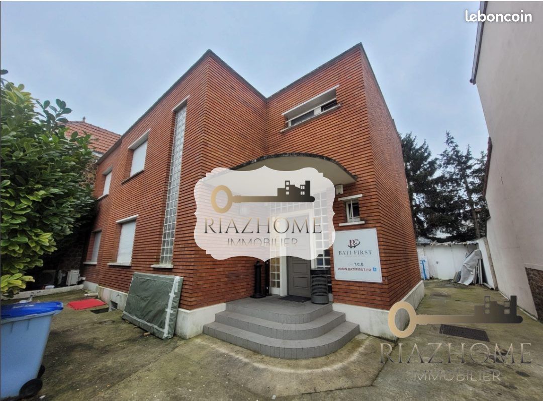 Local commercial 194 m² · à Le Bourget · 194 m² · 880 000 €