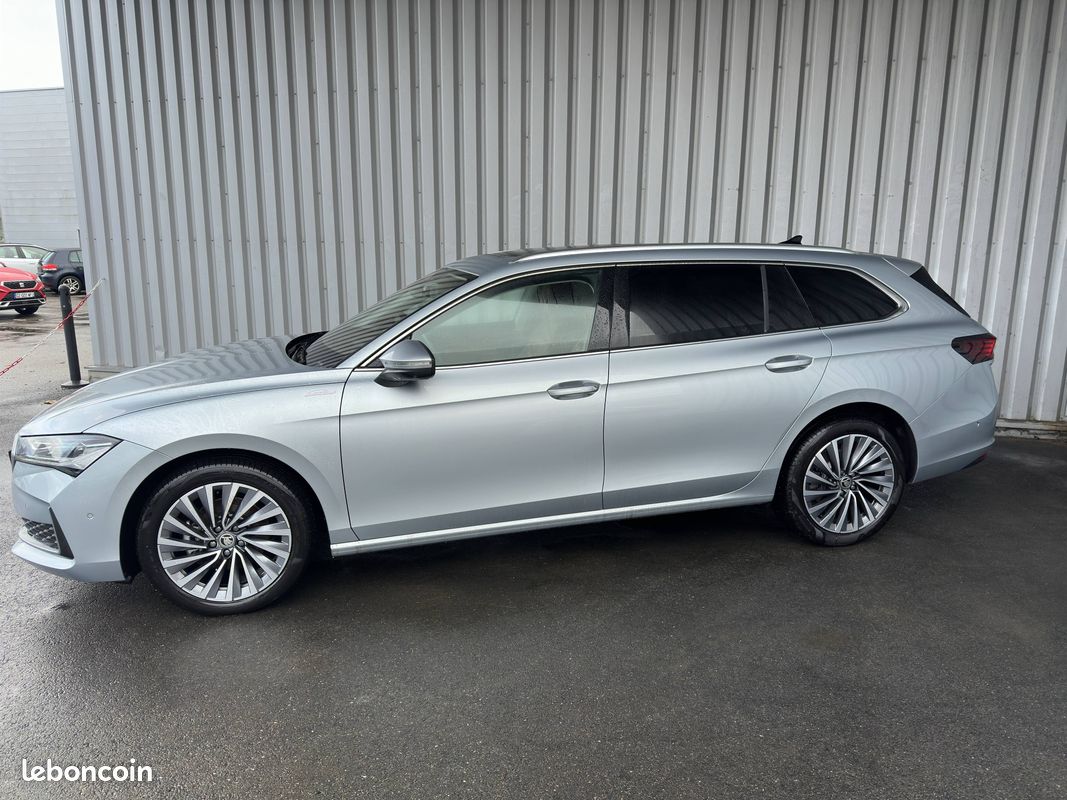 SKODA Superb Combi 1.5 TSI mHEV 150 ch ACT DSG7 Laurin & Klement (image 21)