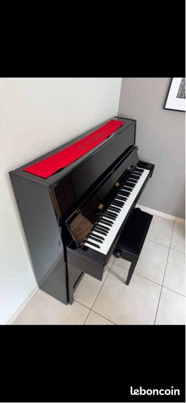 Piano (image 1)