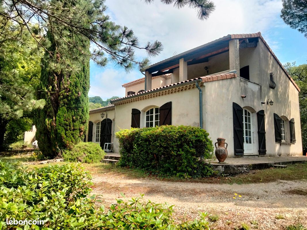 Villa 12 pièces 238 m² (image 1)