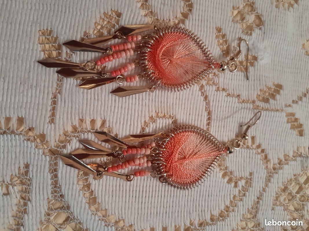 Boucle d'oreilles stylée (image 1)