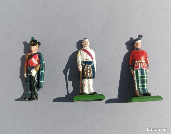WILLIAM GRANT & Son LTD : 5 soldats écossais de plomb peint. - Lot 118