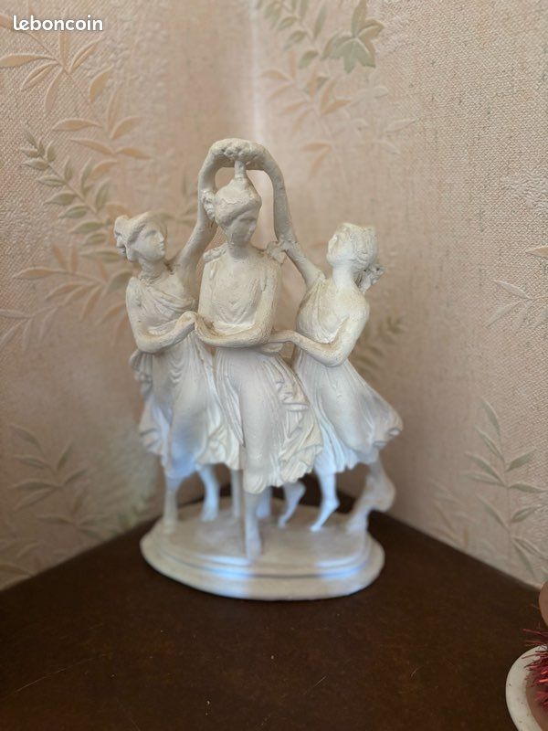 Statue (image 1)