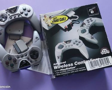 2 Manettes Sans Fil Mad Catz Pour PlayStation 1 (PS1) – Infrarouge – Avec Récepteur, Notice Et Boîte – Occasion Testées
