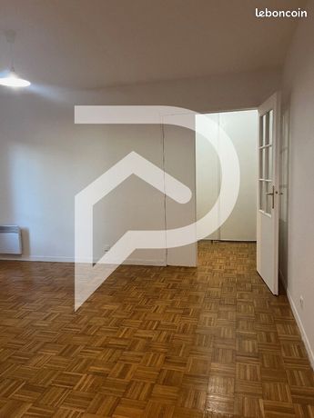 https://img.leboncoin.fr/api/v1/lbcpb1/images/61/d2/bb/61d2bbf28cfce1c6f2c53e38bf4b1ba9467d1a9a.jpg?rule=ad-image