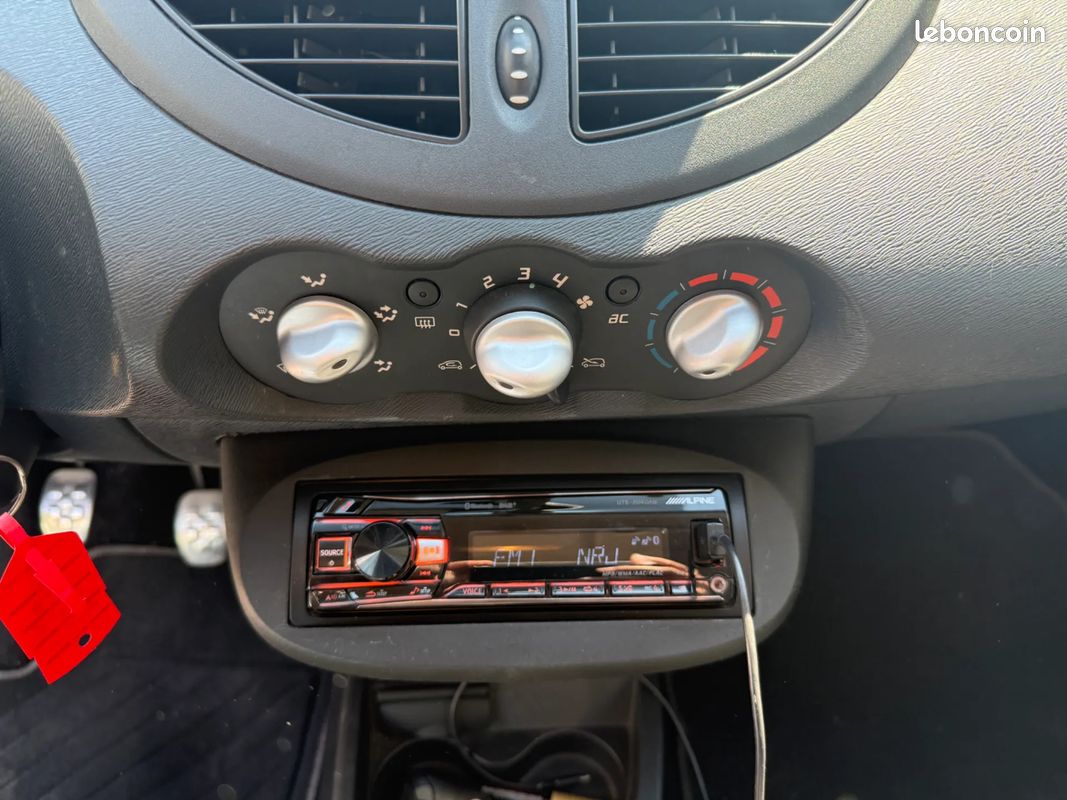 RENAULT Twingo RS 1.6 130ch - 2011 - 110 000 km - Kit Distribution fait à 109000 - Demi ligne - Suivi Complet (image 21)
