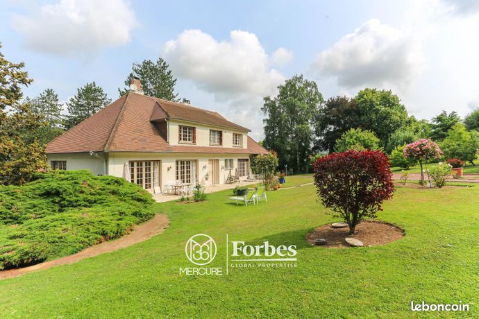 Maison 11 pièces 245 m²