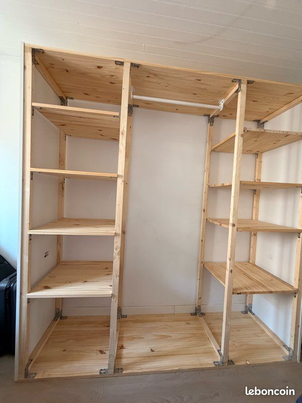 Dressing / penderie ouverte en bois avec étagères (image 4)