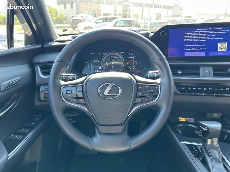 Lexus UX 250h Executive 2WD (image 18)