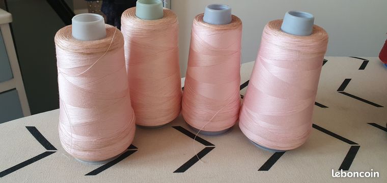 Bobine De Fil à Coudre Polyester Noir – 500 Mètres – Polyvalent Pour Machine à Coudre Et Couture Main
