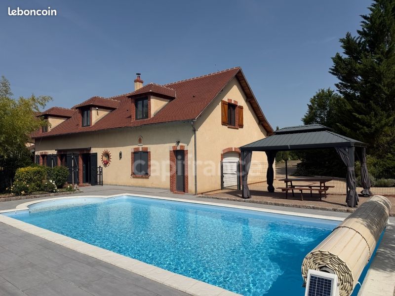 Maison 10 pièces 272 m² · à Champs-sur-Yonne · 272 m² · 599 000 €