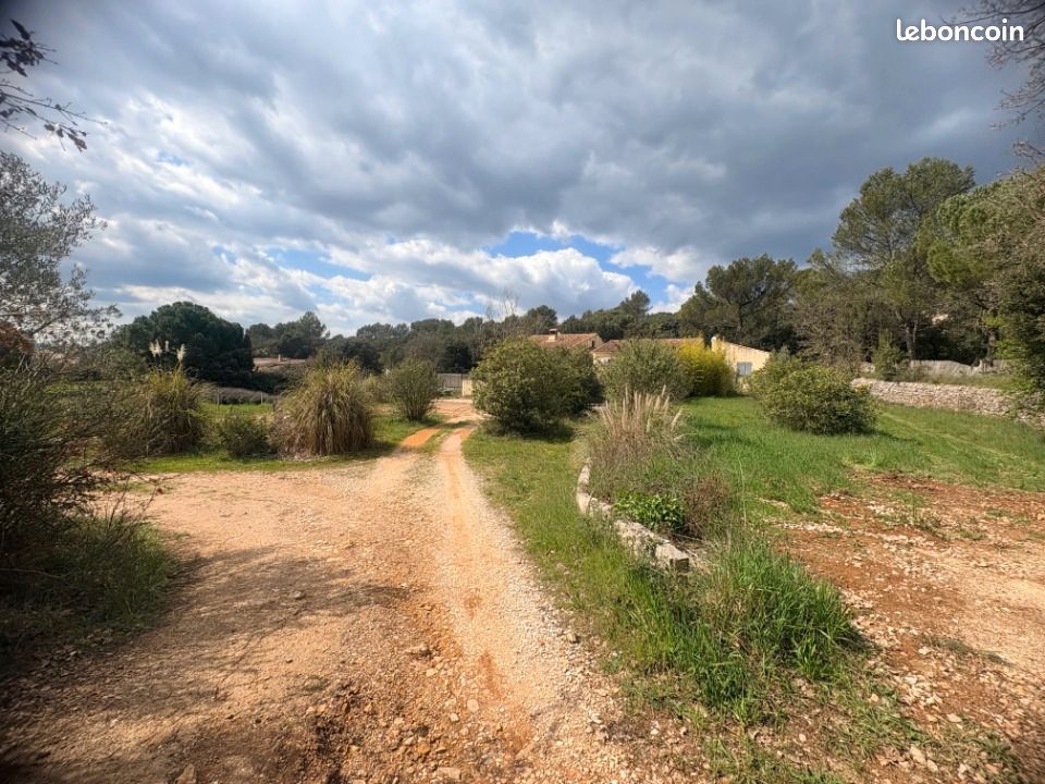 Terrain 3 100 m² Saint Maximin La Sainte Baume · à Saint-Maximin-la-Sainte-Baume · 215 000 €