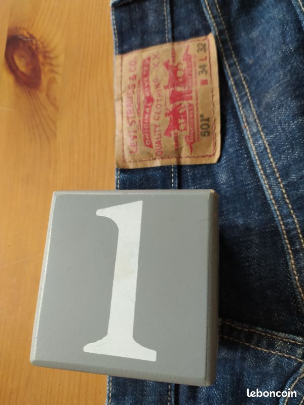 Jeans Levis neufs taille 34x32 Vêtements