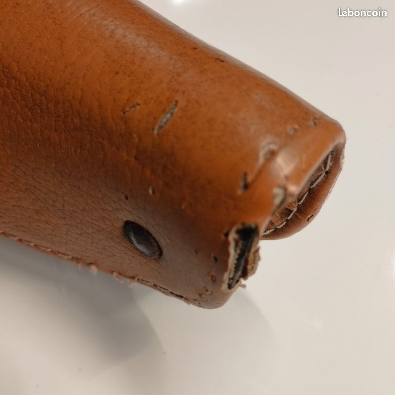 Selle De Vélo Cuir Vintage MOTOBECANE – Collection, Sport Cyclisme (occasion)