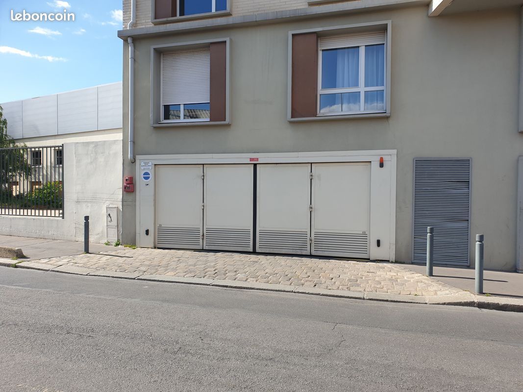 Place de Parking à louer - Saint Ouen (image 1)