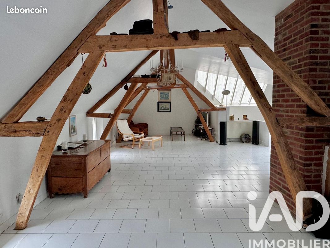 Maison 10 pièces 261 m² · à Auneuil · 261 m² · 299 000 €