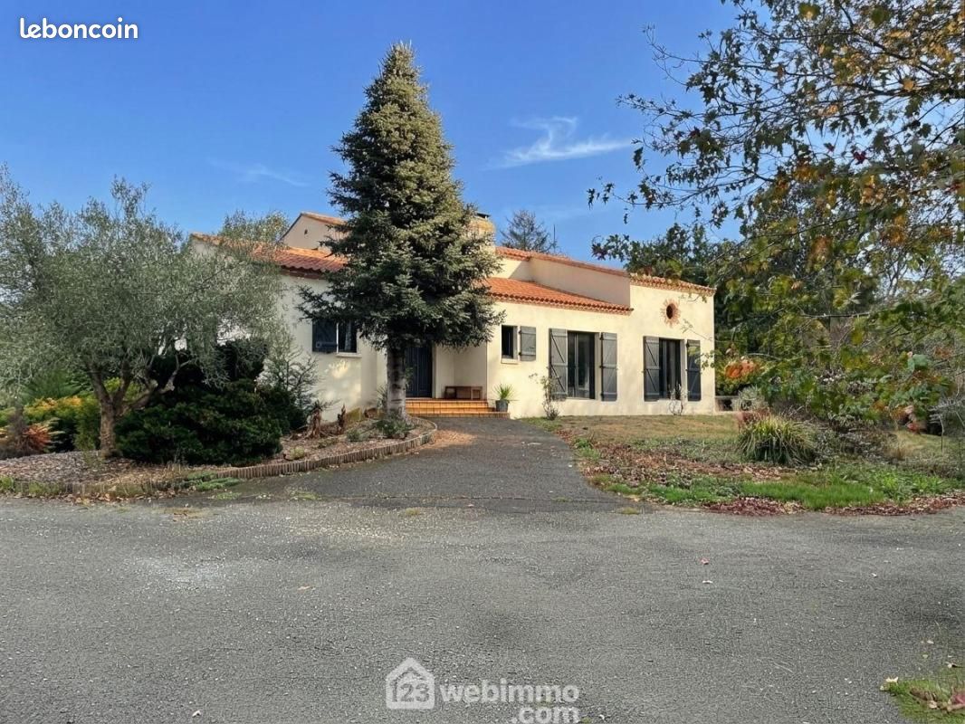 Maison 7 pièces 190 m² · à Saint-Avaugourd-des-Landes · 190 m² · 425 300 €