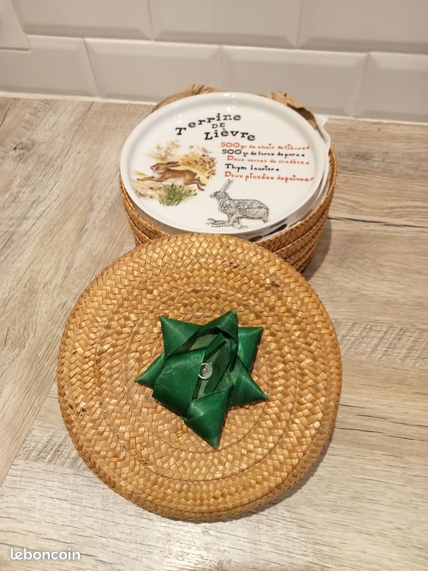 6 petites assiettes empilables dans leur panière d'origine (image 1)