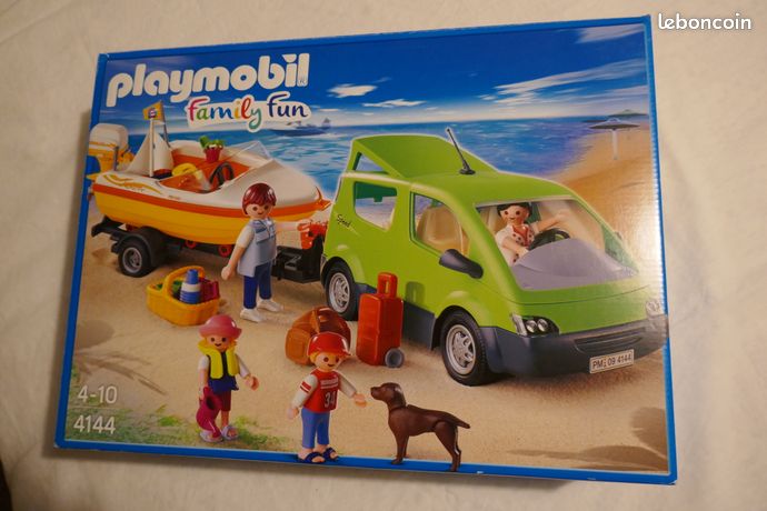 Playmobil - 4144 - Voiture familiale avec remorque porte-bateaux :  : Jeux et Jouets