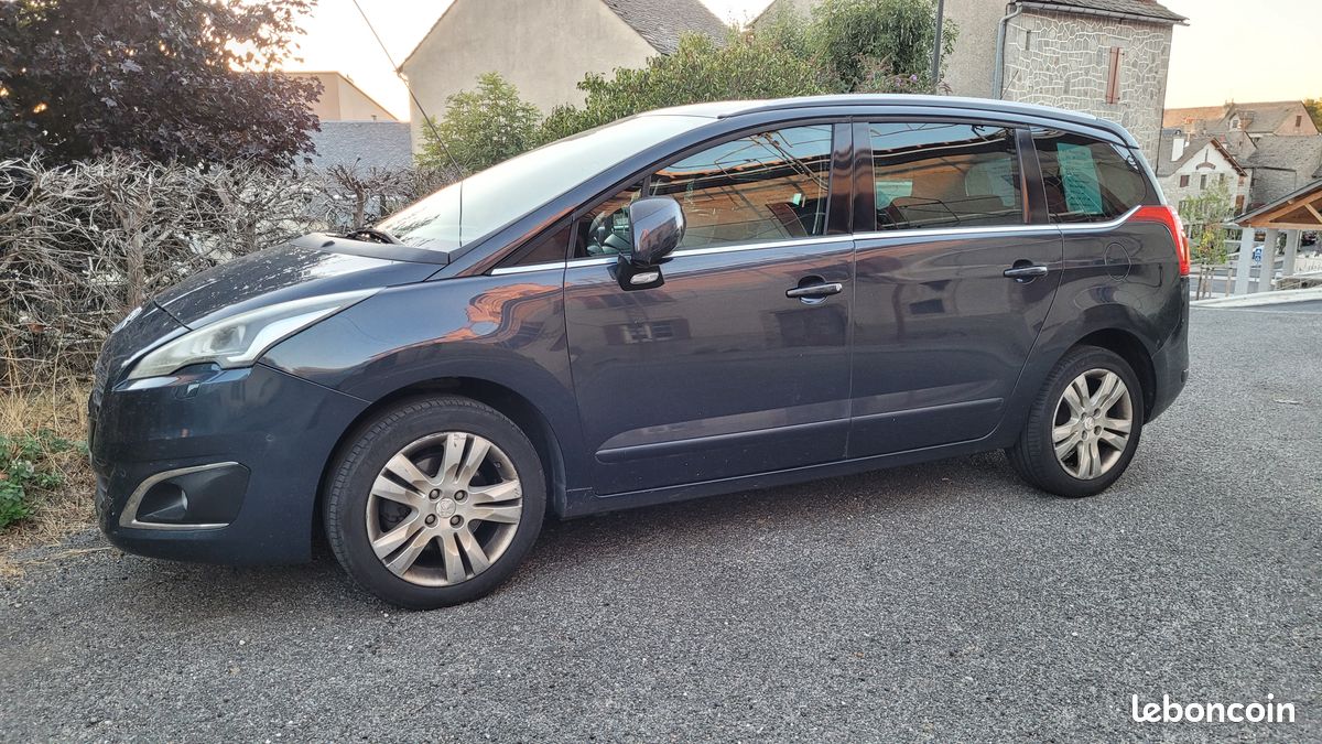 Peugeot 5008 (image 1)