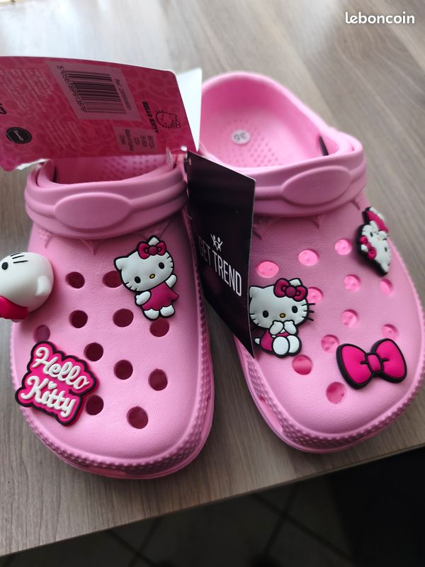 Crocs lance des étuis pour téléphone semblables à ces célèbres chaussures