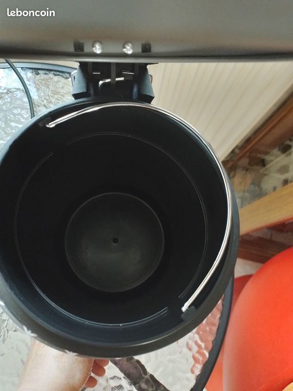 Vends poubelle de salle de bain 3 l (image 3)