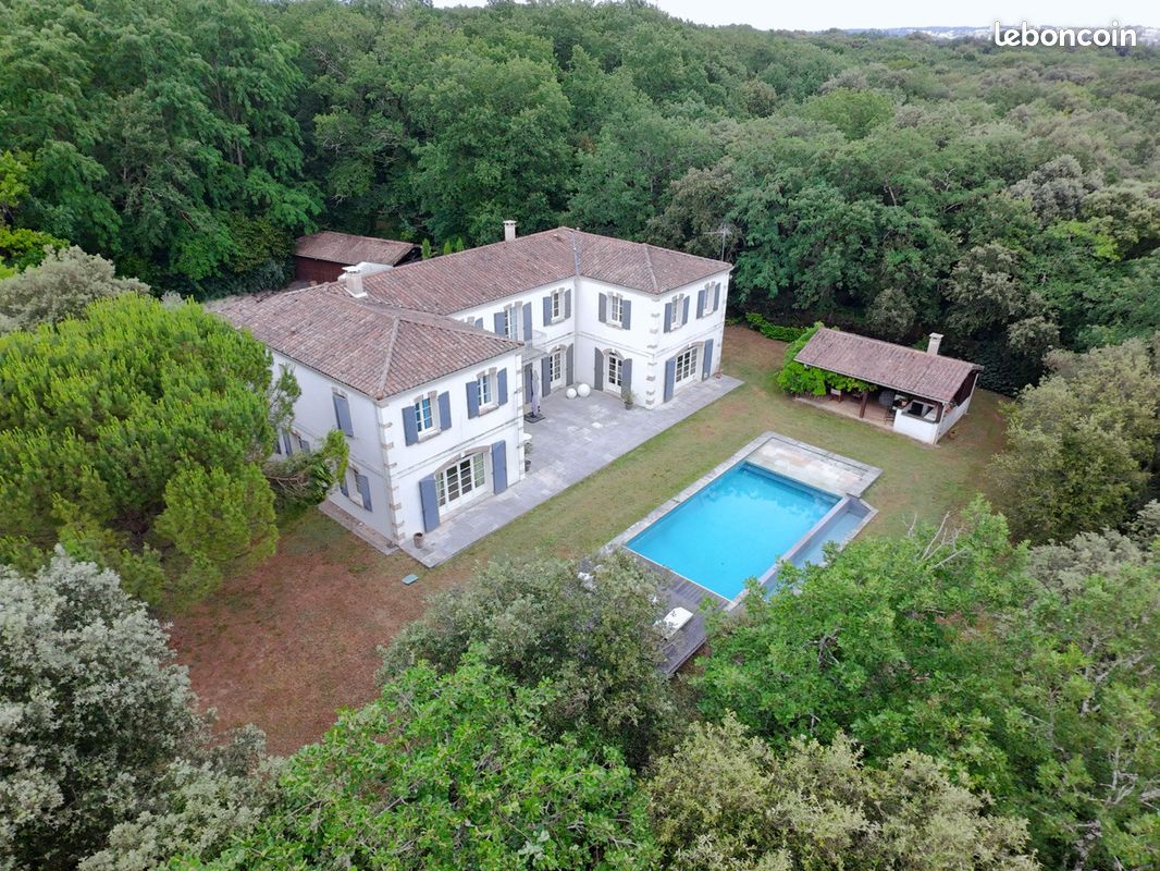 Maison 11 pièces 418 m² · à Saint-Yrieix-sur-Charente · 418 m² · 799 760 €