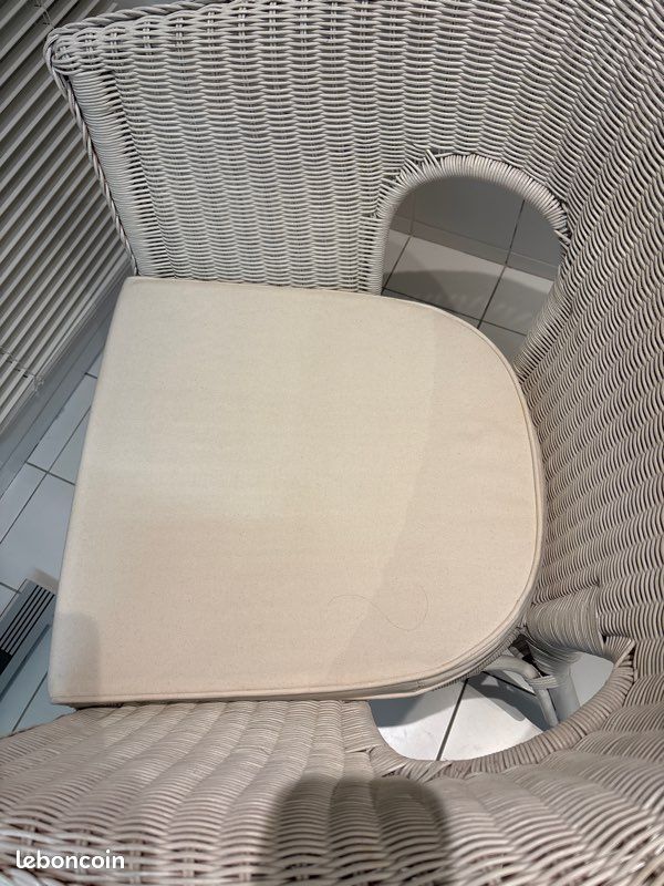 Grand fauteuil blanc en osier (image 5)