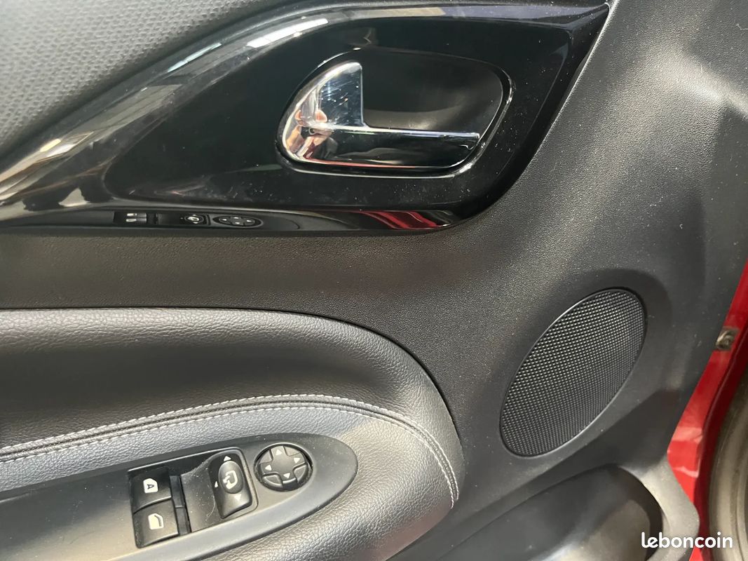 CITROEN DS3 1.6 THP 156 cv Sport Chic - Suivi complet - Radar de recul - Climatisation (image 18)
