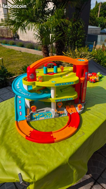 Garage et circuit Vroom Planet (image 1)