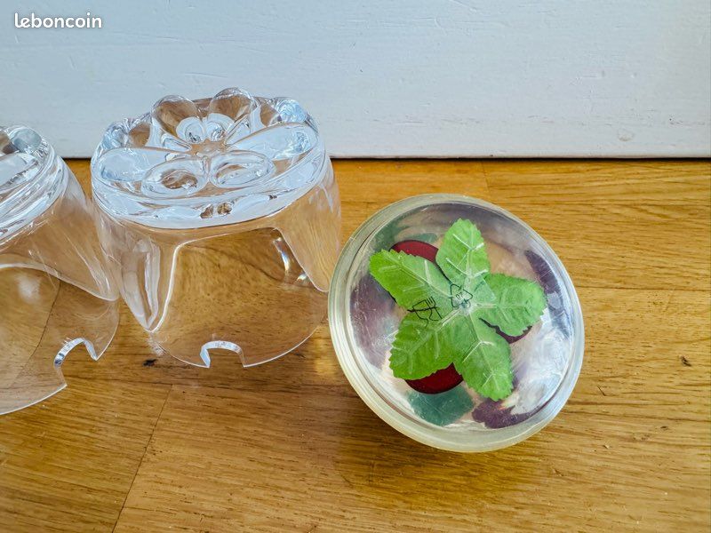 Plateau et sous-verres Lucite et laiton:: années 70 sur