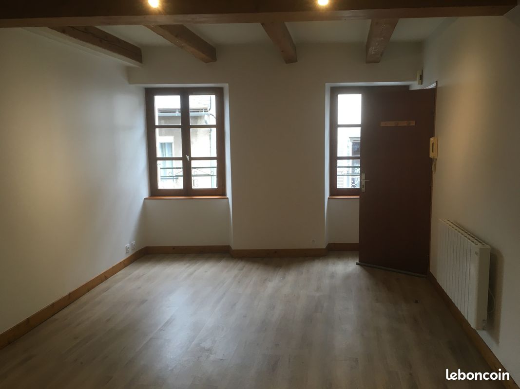 Appartement 3 pièces 50 m² · à Pierrefort · 50 m² · 420 €/mois