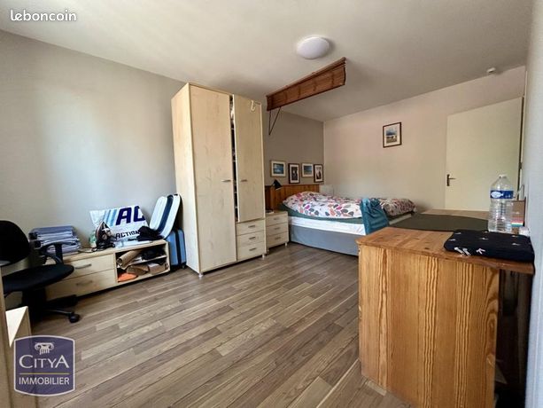 Studio 1 pièce 27 m² — 3
