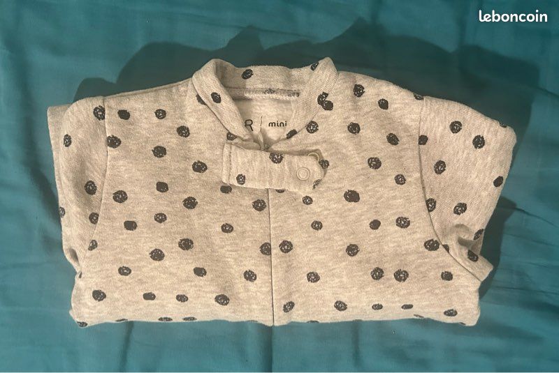Combinaison bébé / pyjama gris à pois – taille 86 (24 mois) (image 2)