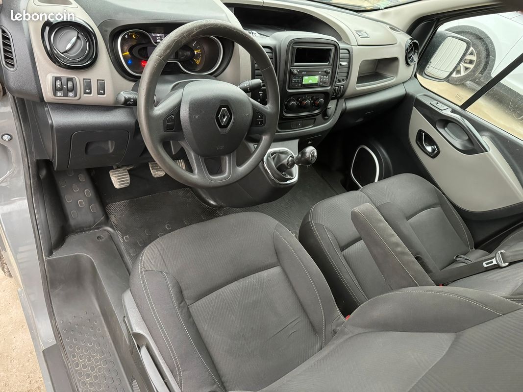 RENAULT TRAFIC III L1H2 CONFORT 1.6 DCI 120cv BV6 à 10000 HT et TVA 20% 2000 RÉCUPÉRABLE (image 3)