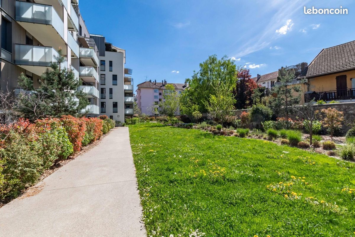 T3 confortable dans résidence de 2022 avec grande terrasse. Environnement verdoyant et calme en ville. Garage (image 12)