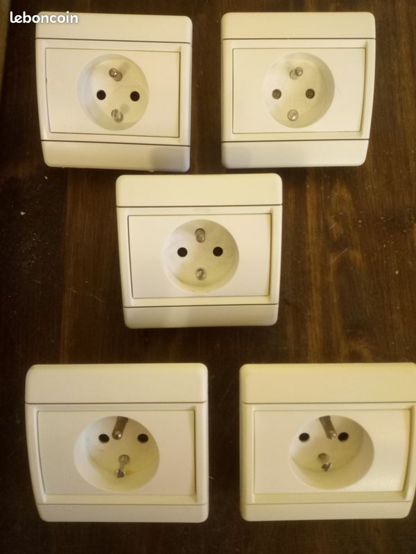 Prise électrique 2P+T Arnould Initia Complete - Neuf Sous Emballage, Pour Installation Facile