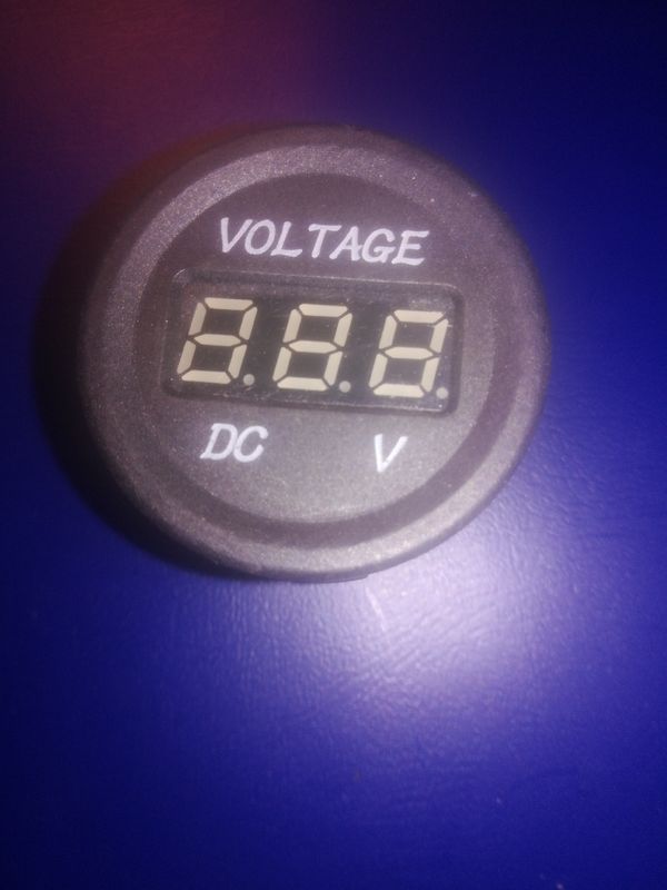 Voltmètre 12 volts