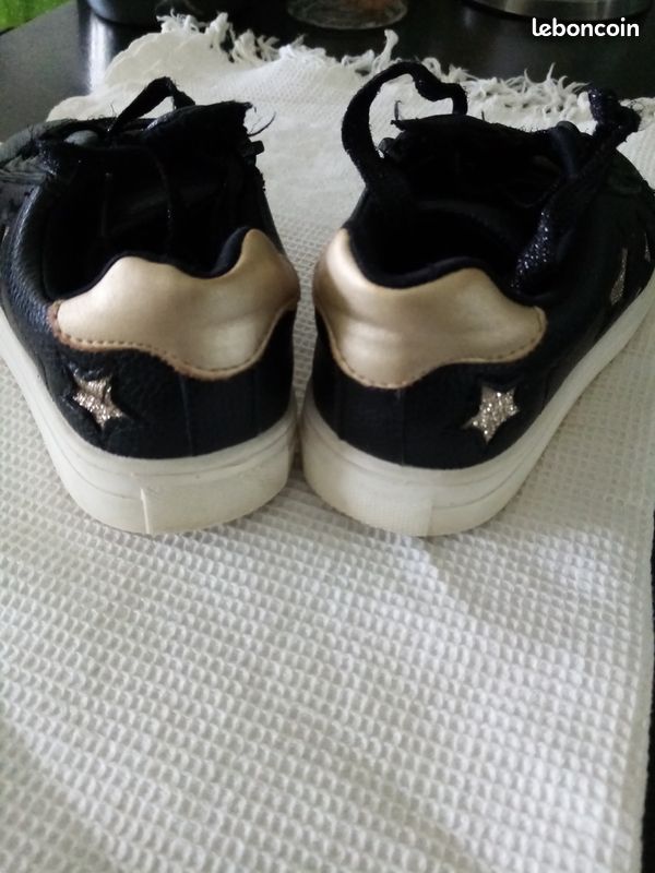 Paire de baskets enfant noir (pointure 29) Pointure 29 · Bon état (image 5)
