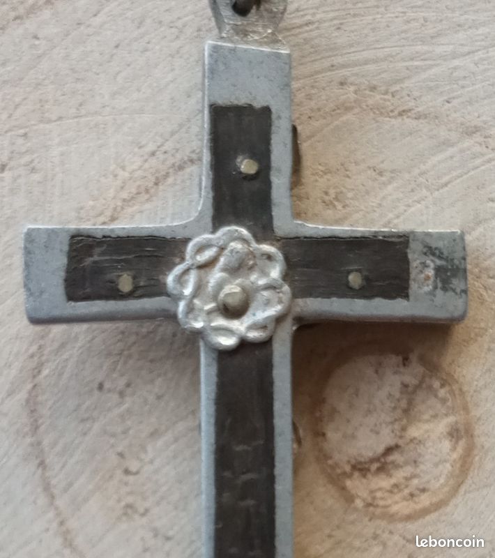 Croix pendentif ancienne avec le Christ vintage année 1950 (image 4)