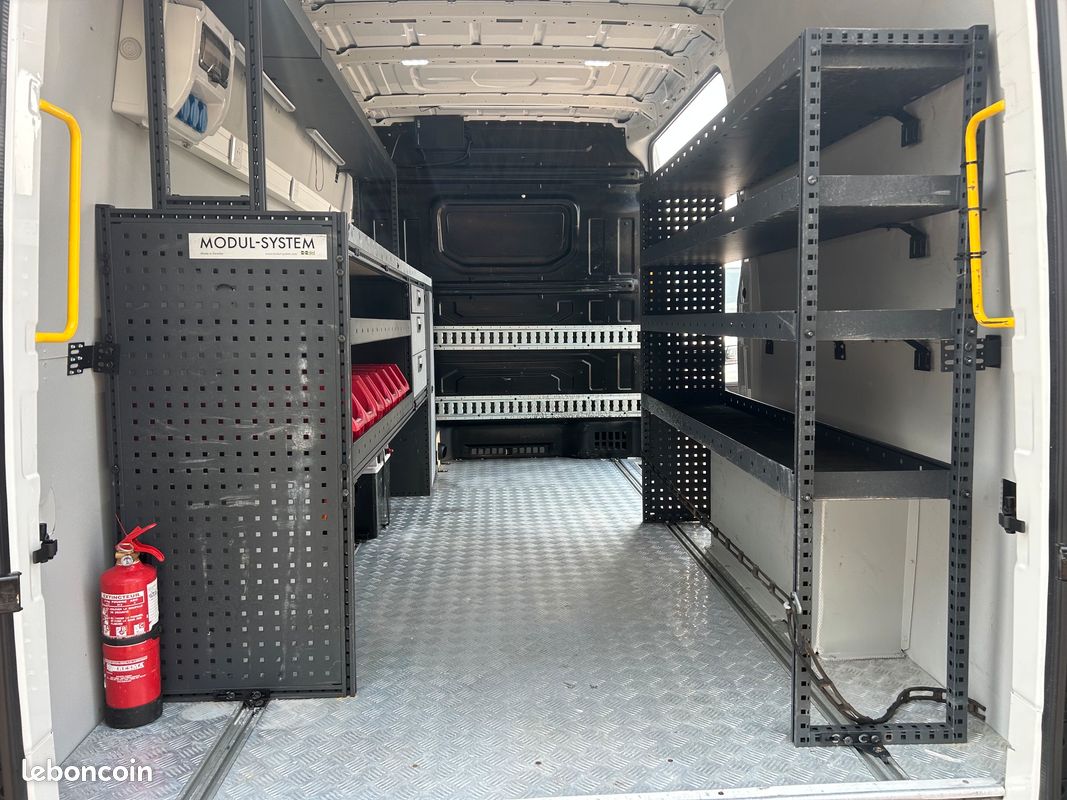 MAN TGE 3.180 2.0 TDI 177ch Bi-Turbo 3.5t Fourgon L3H3 Standard Surélévé Propulsion 7000 Kg de PTRA (image 14)