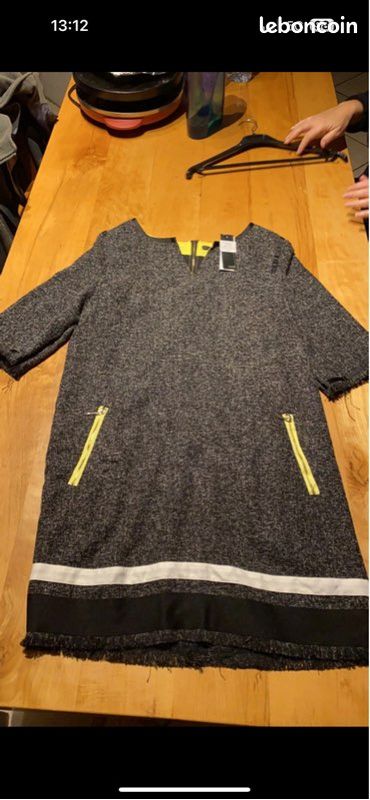 Robe (image 1)
