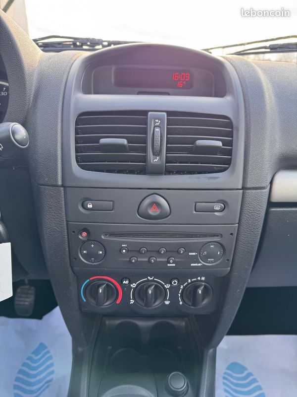 RENAULT Clio Campus 1.2 16V 75 CV eco2 Pack Clim PREMIERE MAIN (image 14)