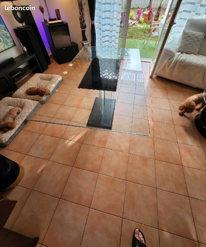 Table en verre (image 1)