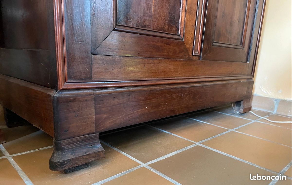 Grande armoire ancienne en bois massif (image 4)